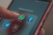 Groupes d’habitants et réseaux sociaux : Whatsapp prend le pas sur Facebook